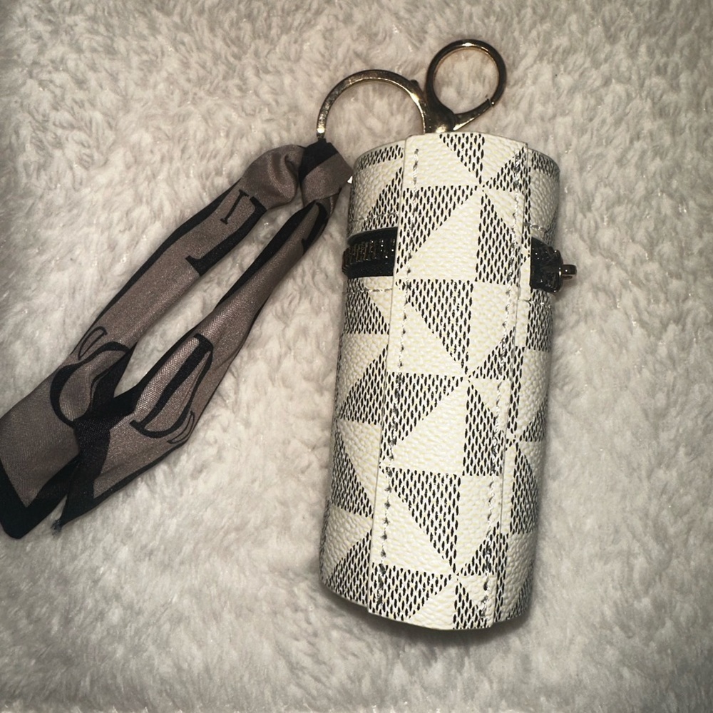 Keychain Bucket Bag Cosmetic Chapstick Holder - Picture 4 of 7